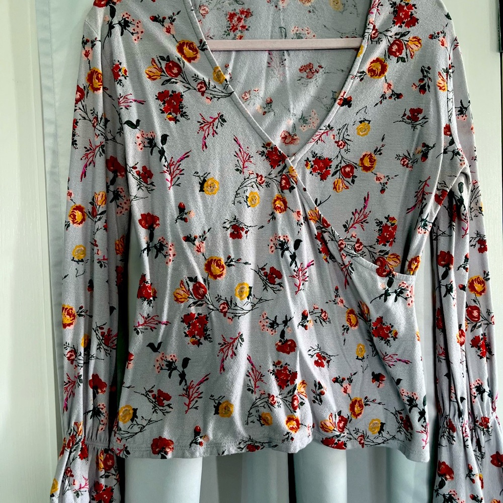 LA Lucky brand cross wrap long sleeve floral blouse